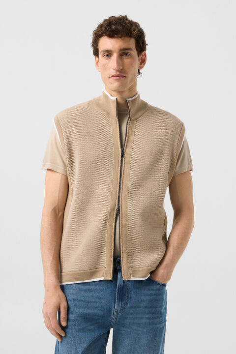 Enzo Knitted Waistcoat In Beige/White