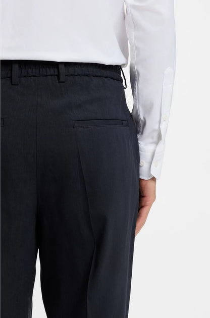 TAPERED-FIT MACHINE-WASHABLE TAILORED TROUSERS IN A LINEN BLEND